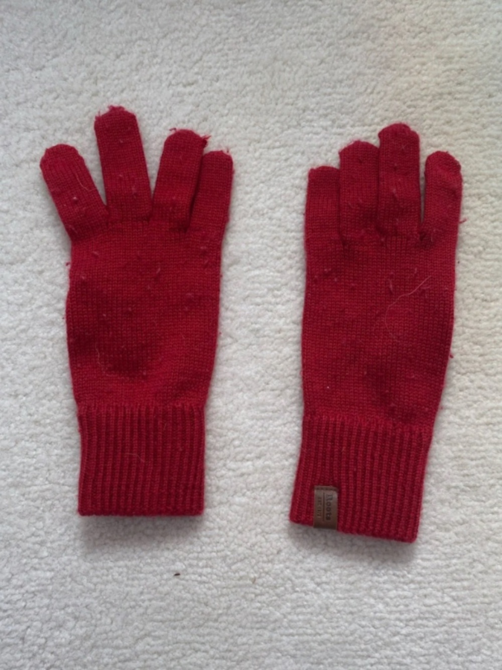Roots Red Knit Gloves
